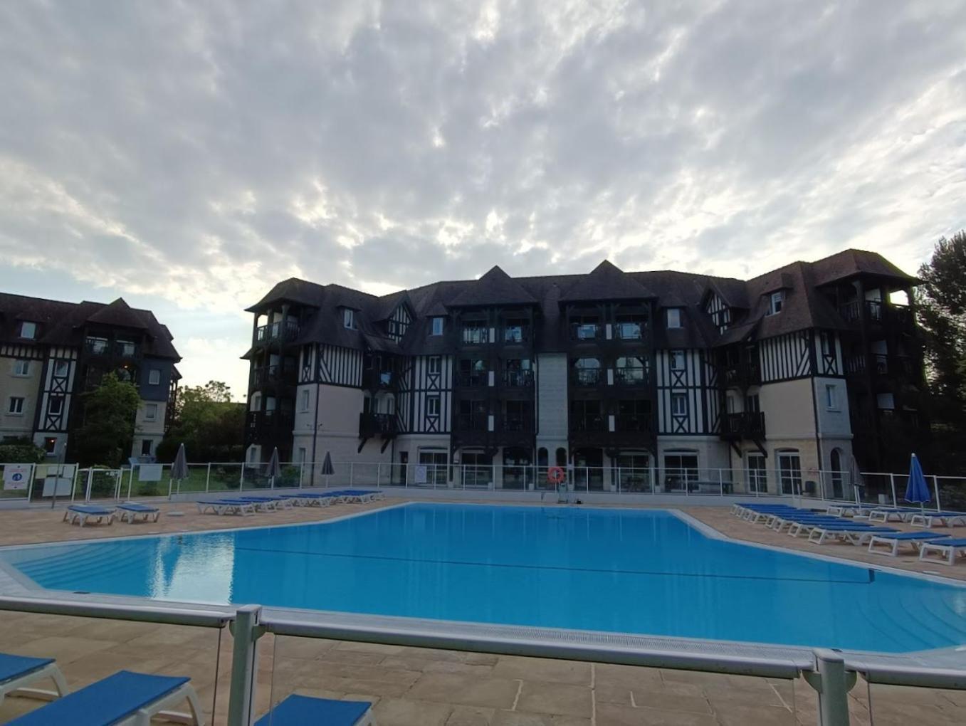 Appart 2 Chambres Piscine Chez Rox - Residence Du Golf ドーヴィル エクステリア 写真